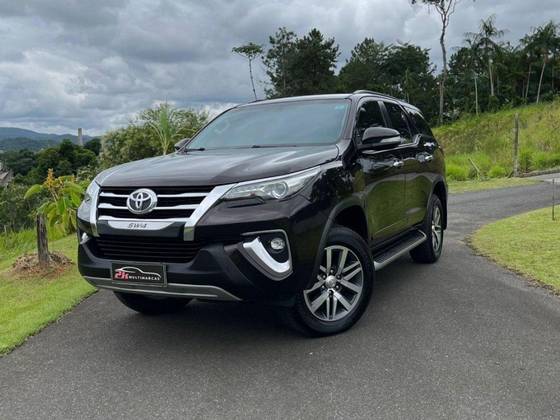 TOYOTA HILUX SW4 2.8 SRX 4X4 16V TURBO INTERCOOLER DIESEL 4P AUTOMÁTICO TOYOTA HILUX SW4 2.8 SRX 4X4 16V TURBO INTERCOOLER DIESEL 4P AUTOMÁTICO